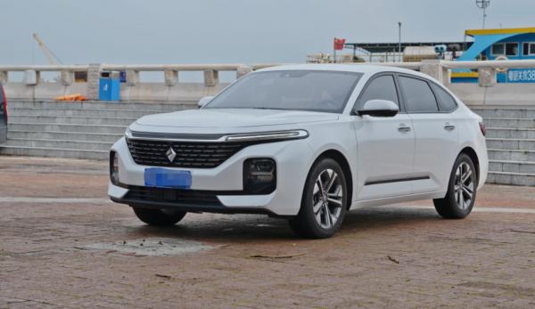 被視為“人生的第一臺車”，掀背設計，5萬多起，帶你看寶駿RC-5