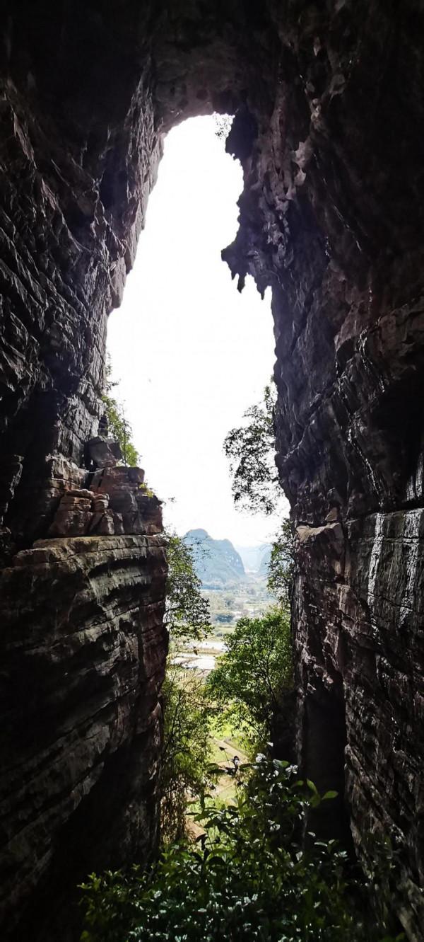 陽朔網紅景點四方巖（土匪洞）