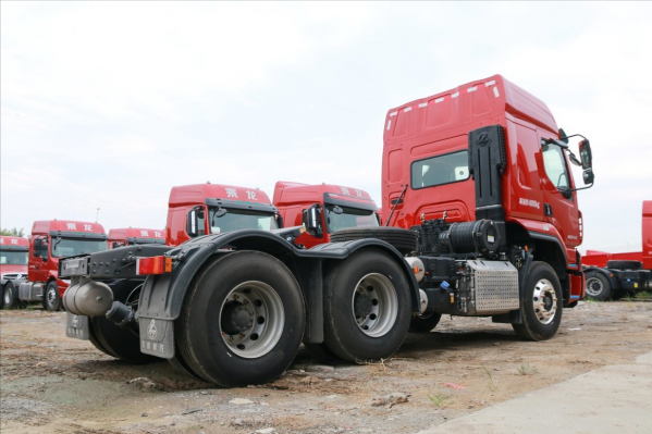 行業“寒冬”+主機廠“威脅”，重卡牽引車僅24w，經銷商有多難？