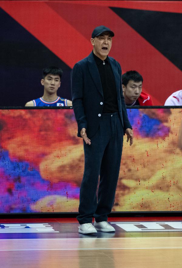 CBA第一階段：山西汾酒股份隊不敵新疆伊力王酒隊