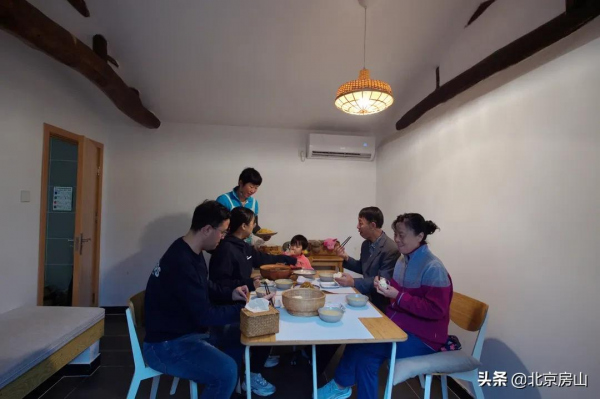 來房山這處修舊如舊的民宿，感受丘陵上的村莊！