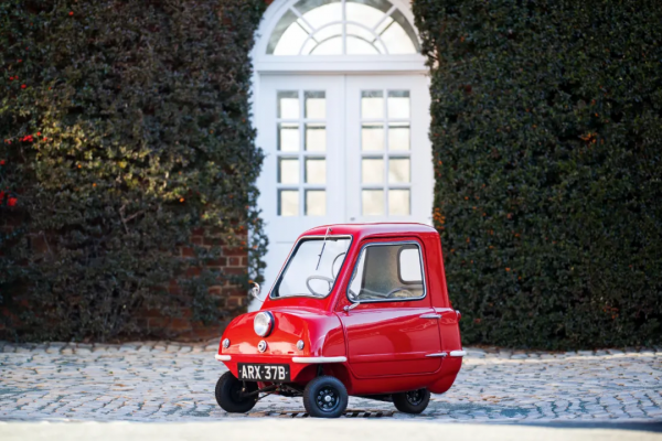 全球最小的量產車，單手就能拎起來？