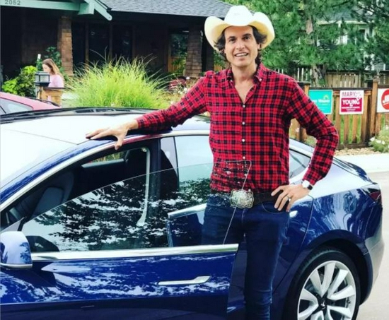 發生了什麼？馬斯克弟弟出售特斯拉股票，轉手就賺了近1.07億美元