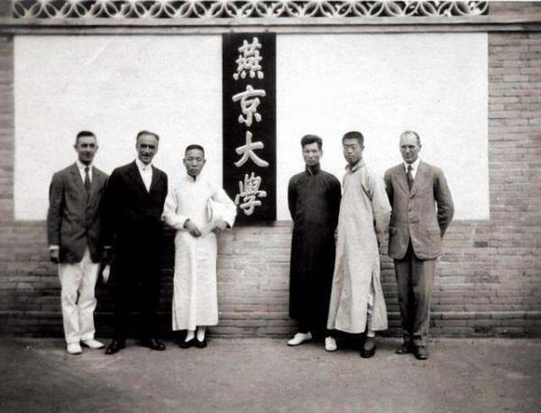 炮擊英國紫石英號軍艦，毛澤東電報指示，“如敢來犯，則打擊之”