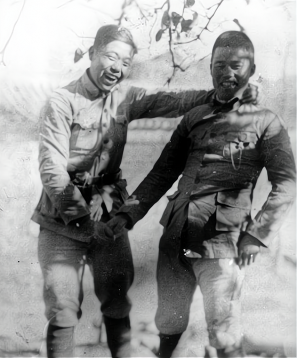 警衛員授上將,部下當主席,他只授中將,授銜後3上將向他敬禮 警衛員授上將,部下當主席,他只授中將,授銜後3上將向他敬禮