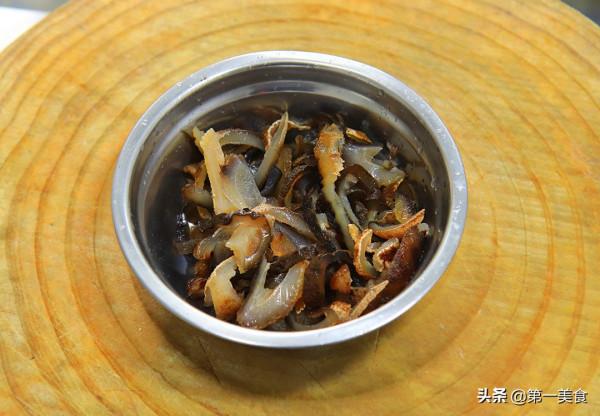 蔥燒海參最忌諱直接下鍋炒,多做這一步,嫩滑無腥味,蔥香味濃 蔥燒海參最忌諱直接下鍋炒,多做這一步,嫩滑無腥味,蔥香味濃