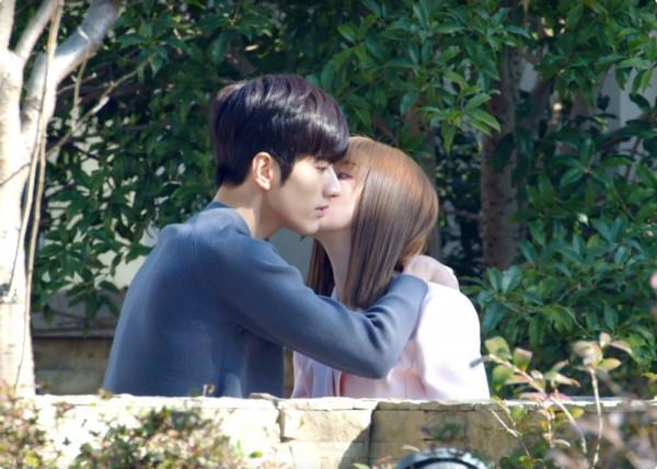 僅播1天，就成為飆升榜冠軍，國產偶像劇這次又揚眉吐氣了