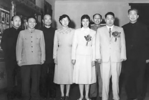 2008年,邵華逝世,毛新宇透露母親遺願:想和父親陪伴在奶奶身邊 2008年,邵華逝世,毛新宇透露母親遺願:想和父親陪伴在奶奶身邊