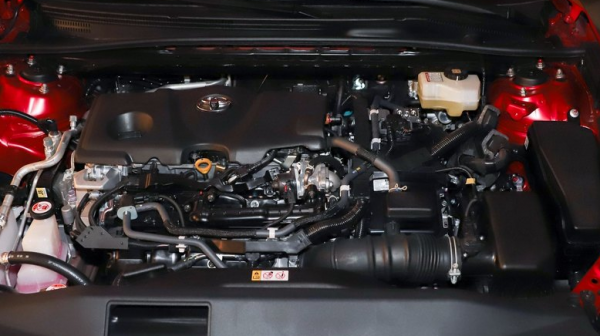 豐田凱美瑞換代之後顯冷酷，依舊延續兩種能源模式可供選擇