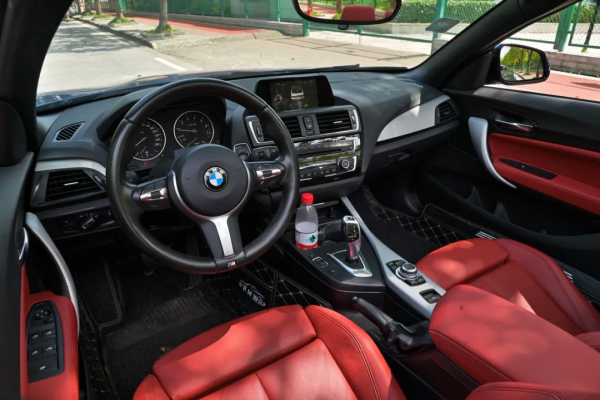 二手寶馬敞篷220i，年均一萬公里，還有M套件，二十多萬即可擁有