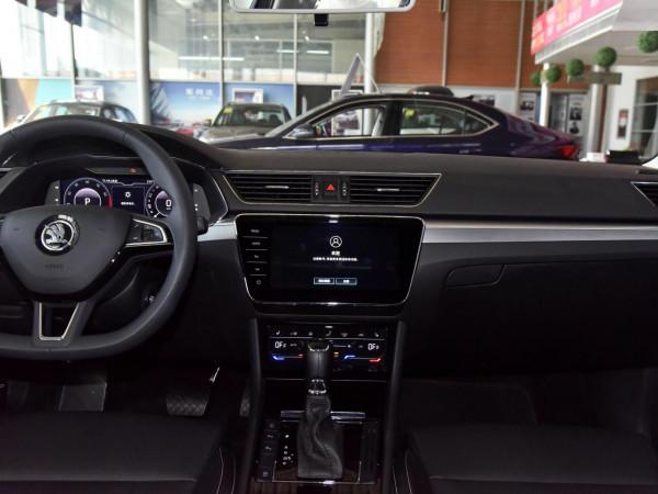 大眾德系品質,5.9L低油耗,價格更實惠的B級車,實拍斯柯達速派 大眾德系品質,5.9L低油耗,價格更實惠的B級車,實拍斯柯達速派