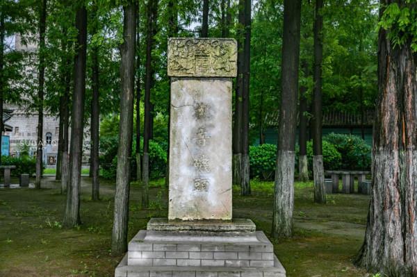 湖北荊州有一神秘寶塔，下陷7.29米，是全國僅有的“地下寶塔”