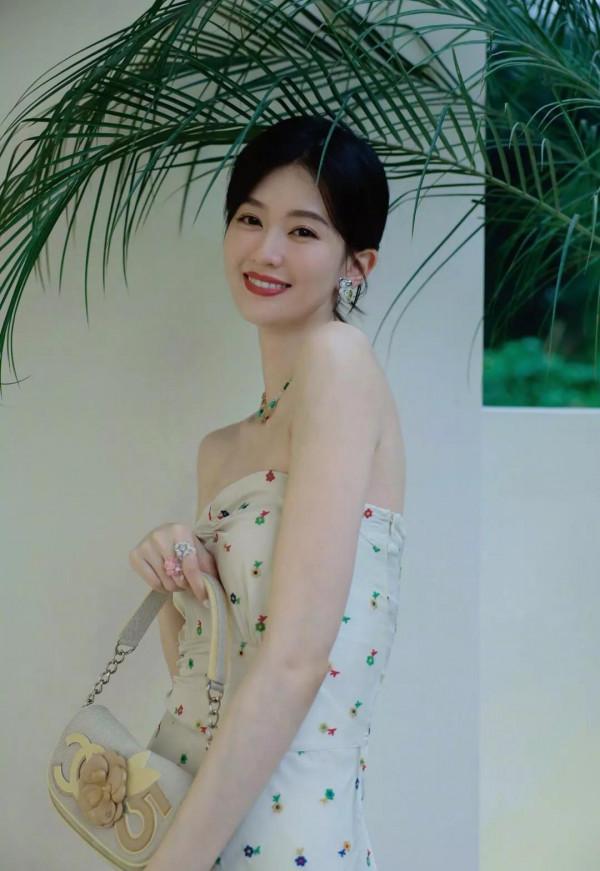 有人說她不是女的? 有人說她不是女的?