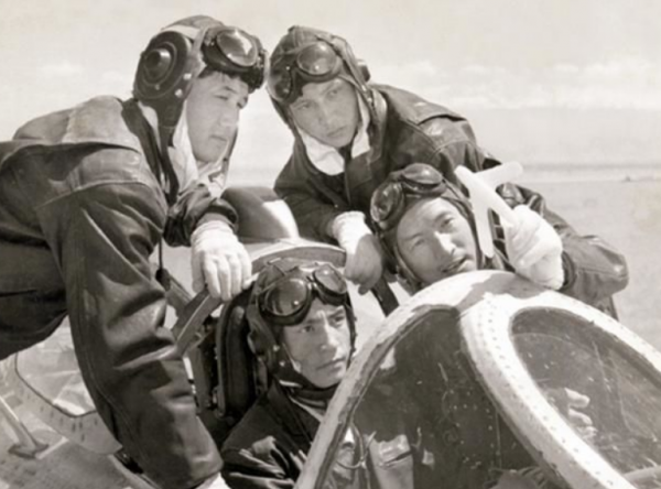 飛行員楊國祥：52年前投擲氫彈失敗，他放棄逃生選擇與氫彈共存亡