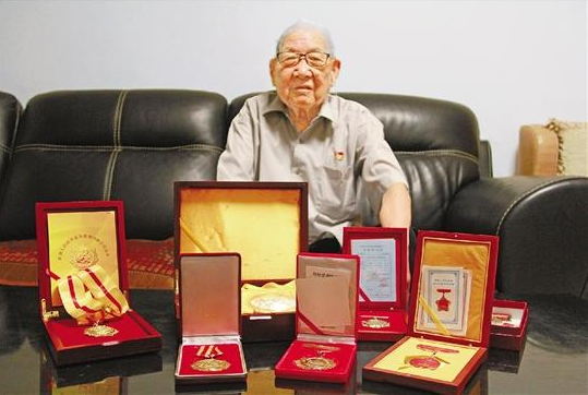 老兵轉業從醫23年，2019年政府上門採集資訊，才知他獲7次一等功