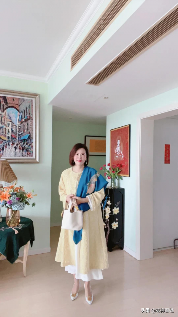 可帥可美，這個超會穿的50歲姐姐，讓我們看到女人該堅持一生的事