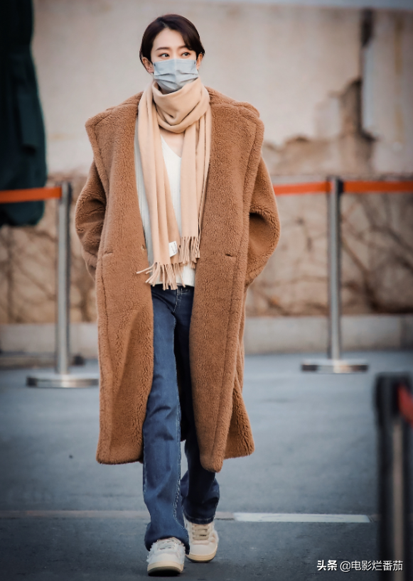 春晚四次聯排：趙麗穎一笑迷人，張小斐美目顧盼，朱一龍走路生風