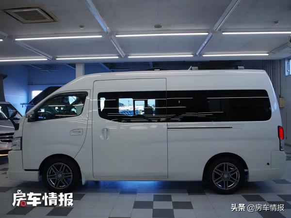 日產床車長度僅5米，配2.5T動力強帶四驅，車尾有廁所堵車也不怕