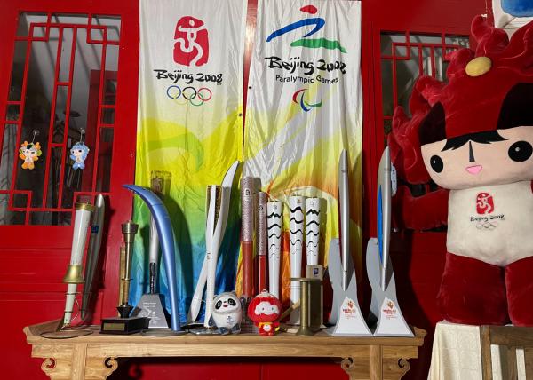 北京小夥兒收藏曆屆奧運會物品5000件，家藏堪比博物館