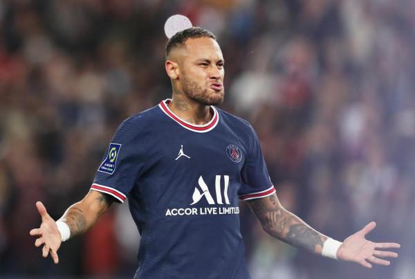 足球——法甲：巴黎聖日耳曼勝里昂