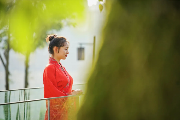 心旅禪行丨暖陽相伴，尋覓禪意中的“一抹紅”