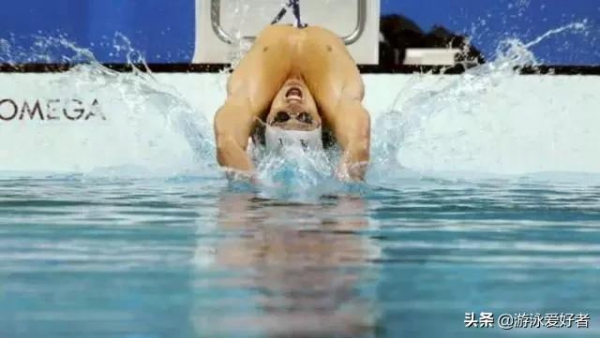 游泳轉身的8個重要技巧