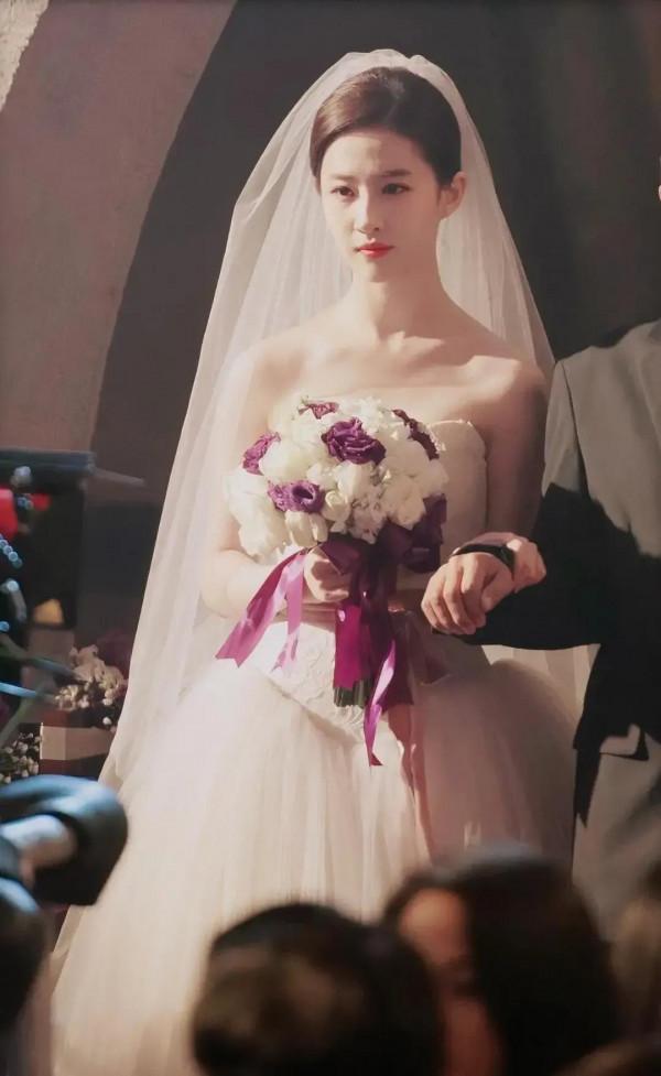 劉亦菲的婚紗照太驚豔人了