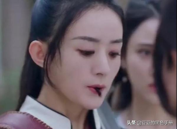 抱歉我笑了！影視劇中的吐血戲，有人像裝了噴泉，有人像在放煙花