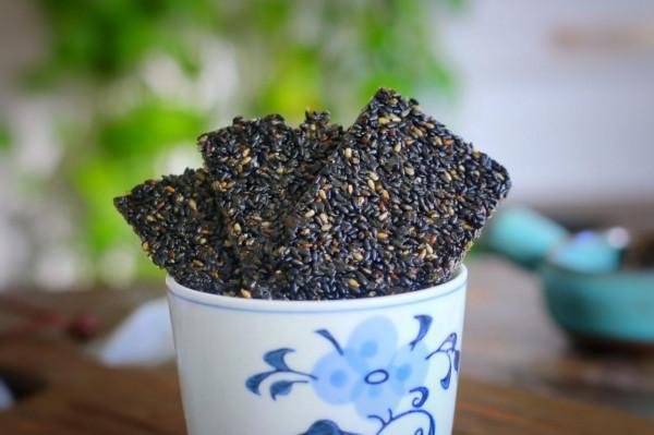 入冬後，我隔三差五就要做的小零食，香甜酥脆，老人孩子都愛吃