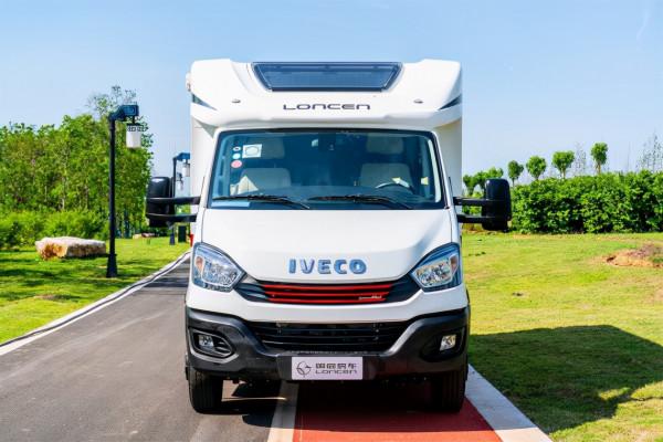 妥妥的進口車，多種佈局風格隨意發揮，朗宸T60環形沙發版房車