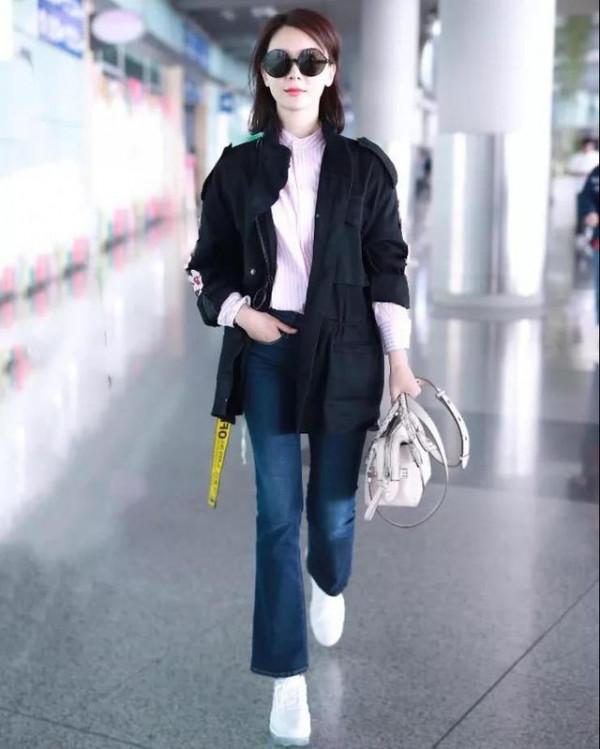 陳數真大意“睡袍裙”皺巴巴的,人再美再有氣質也抵不住瑕疵啊 陳數真大意“睡袍裙”皺巴巴的,人再美再有氣質也抵不住瑕疵啊