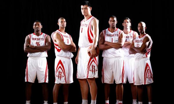 姚明曾在NBA叱吒風雲足足8年！他生涯9339萬薪資真正能到手多少？