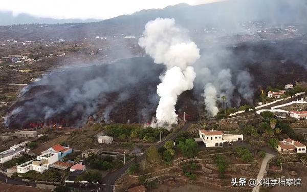 地球咋了？西班牙火山噴發，場面猶如世界末日，數千人被迫撤離