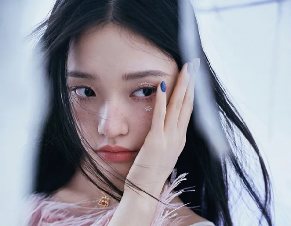 愛在眼周做文章的女明星是如何帶火少女淚痣妝的？