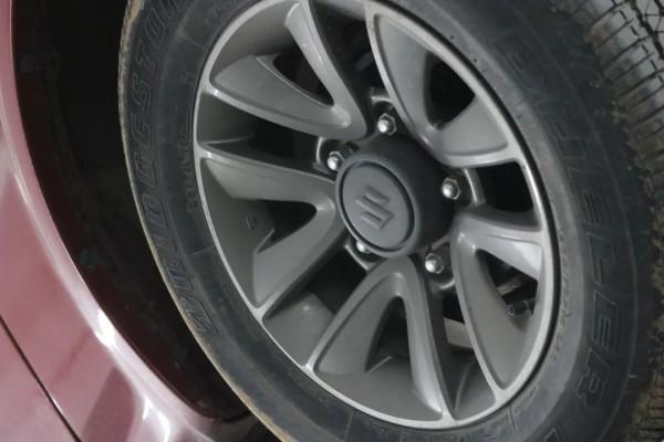 怪獸修車：翻新一輛二手的鈴木-吉姆尼，精心施工，再現完美