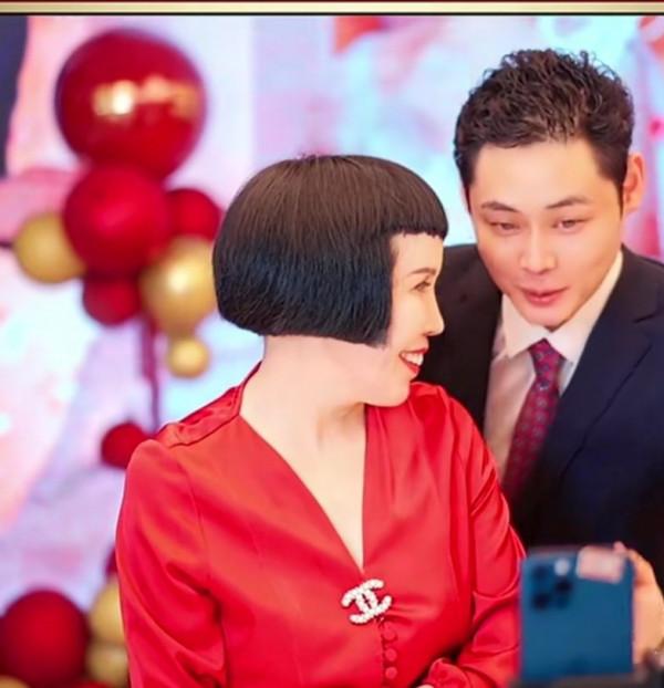 網紅孫書梅的開掛人生,從身無分文到月入千萬,56歲嫁小16歲男友 網紅孫書梅的開掛人生,從身無分文到月入千萬,56歲嫁小16歲男友