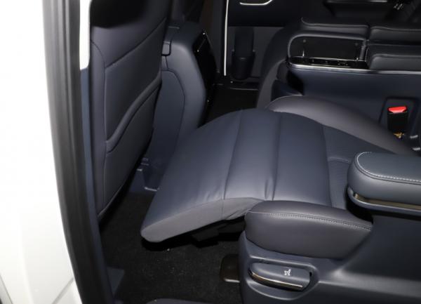 家用車還是以座位多，省油為主，這三款車，上坡有勁，耐用性好