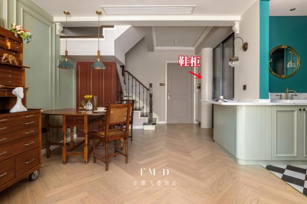 入戶就是樓梯，不用愁！一個轉角櫃，解決玄關櫃、冰箱櫃和家政間