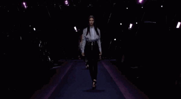 楊冪氣質提升，穿啥，啥好看.女星儀態管理法