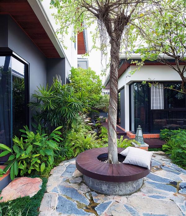 有了院子，怎能少了休閒區，僅用一角打卡座，戶外餐桌椅都不用買