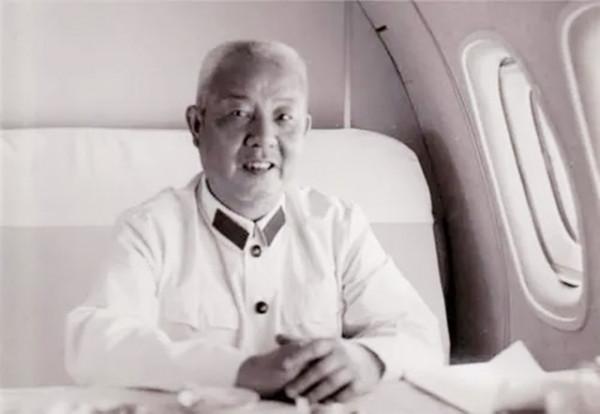 倆兄弟起義失聯，再見時弟弟成哥哥俘虜，後來兄成大將，弟授上將