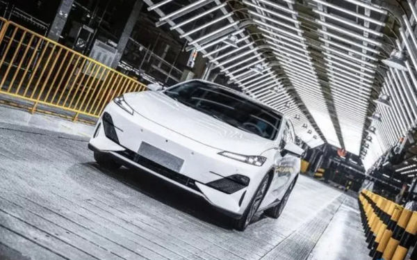 特斯拉回應保費暴漲；造車新勢力年度銷量榜出爐；