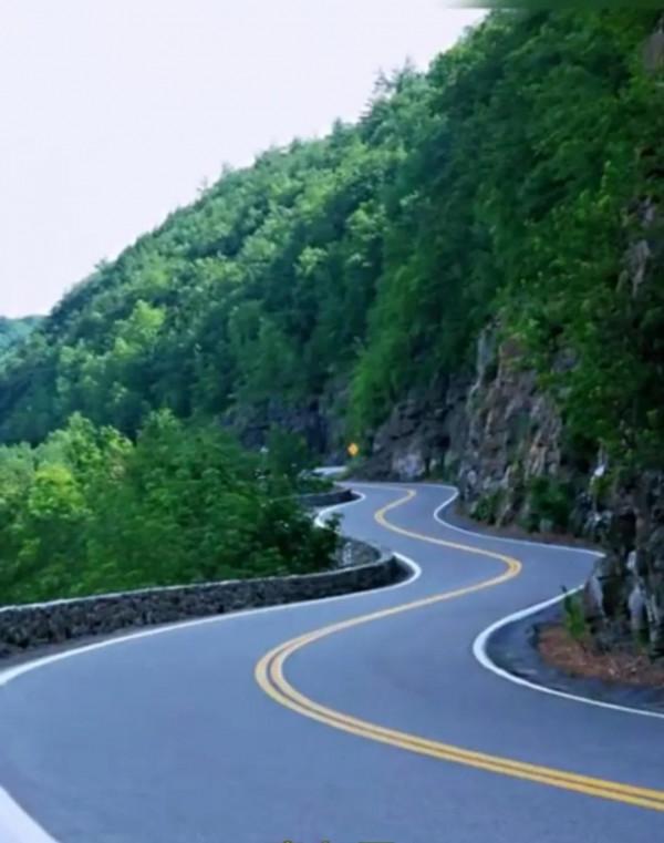 七律· 壟 上 行