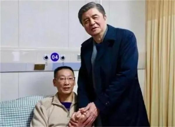 癱瘓4年男排鄭亮近況：邊直播邊掙護工費，取名&OpenCurlyDoubleQuote;正能亮&rdquo;