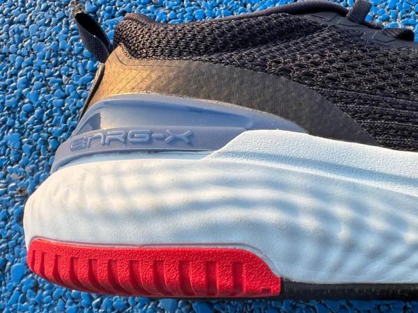 361°E韌跑鞋：快來體驗柔韌回彈的牛皮糖腳感