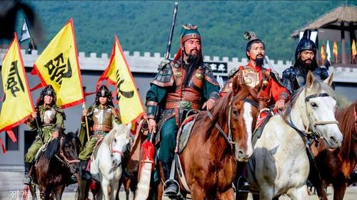 四川出土1700年前的古墓,墓中發現幾十只諸葛連弩,諸葛亮真聰明 四川出土1700年前的古墓,墓中發現幾十只諸葛連弩,諸葛亮真聰明