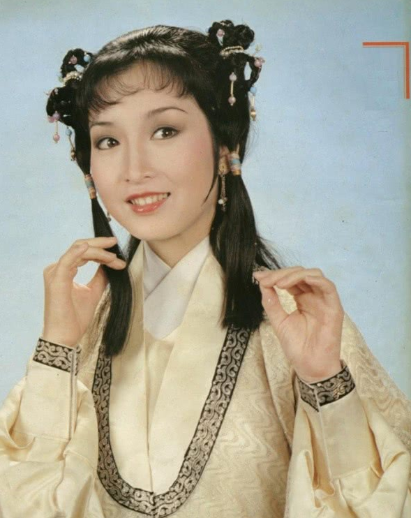 黃杏秀：曾是TVB第一俠女，下嫁陳百祥後，過得怎麼樣？