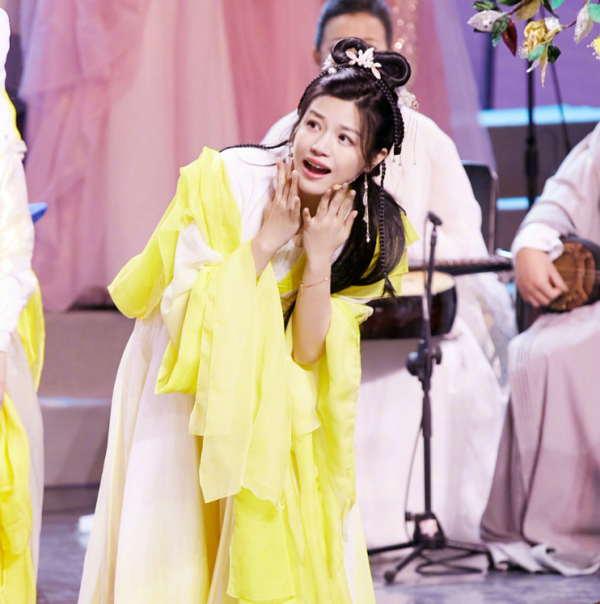 誰說陳妍希的古裝醜?離開了“小龍女”的打扮,一下子就順眼多了 誰說陳妍希的古裝醜?離開了“小龍女”的打扮,一下子就順眼多了