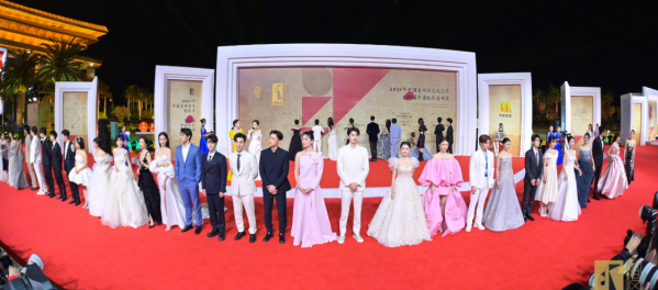 金雞獎女星生圖：倪妮凍得發抖，張小斐妝容翻車，關曉彤滿臉疲倦