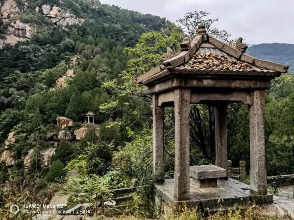 秋日雨後泰山黑龍潭